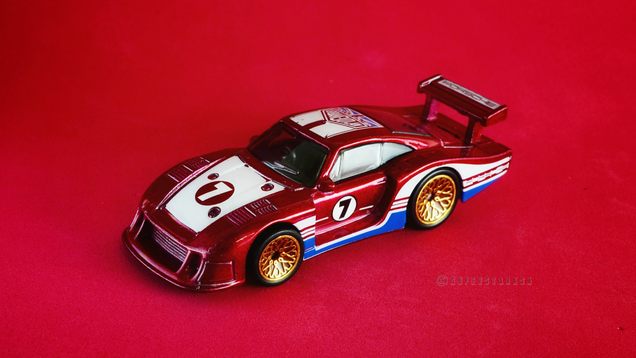 Illustration for article titled Rennsport Reunion: 1/64 Hot Wheels Car Culture Track Day Porsche 935/78